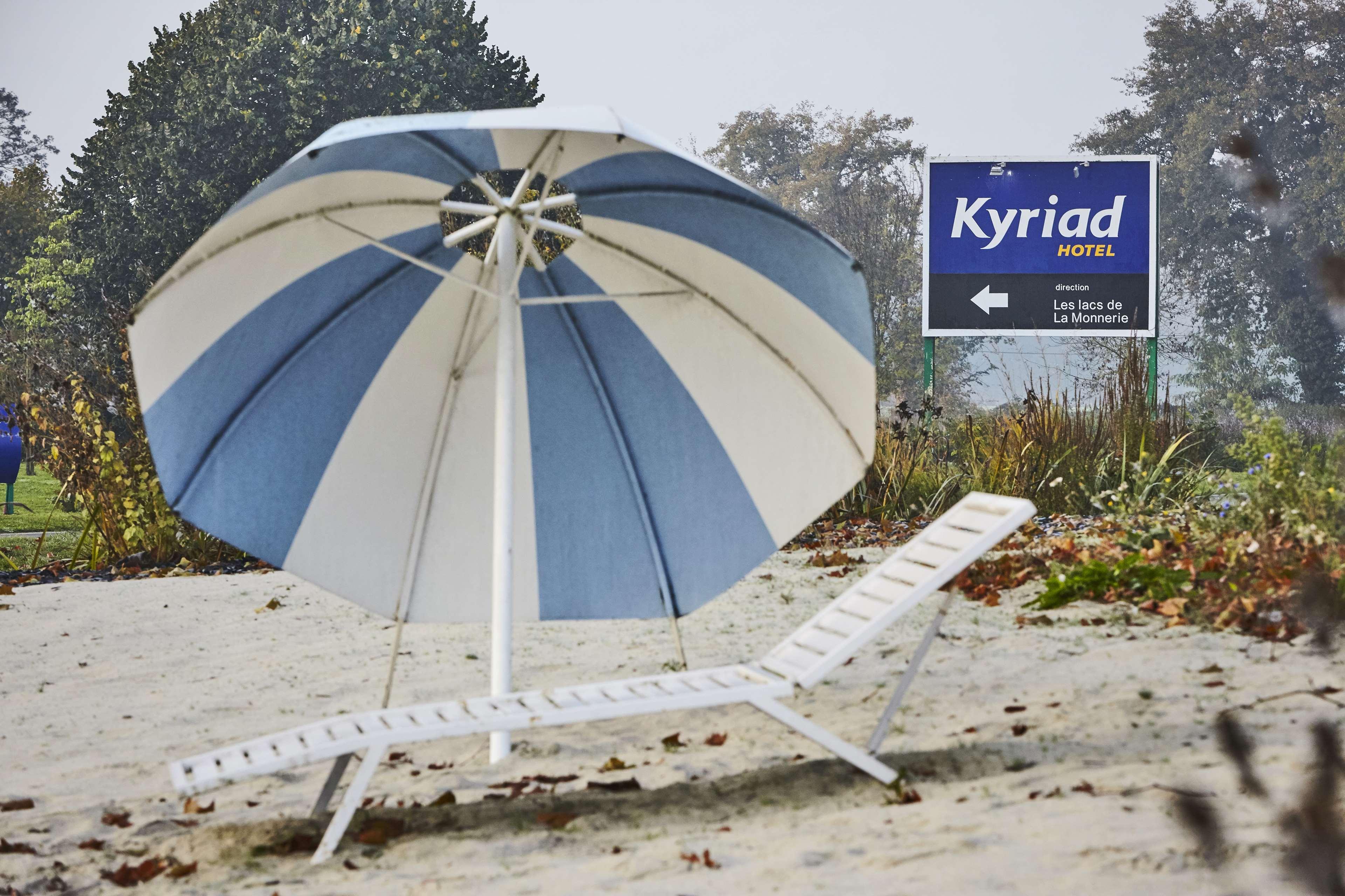 Kyriad Hôtel La Flèche Exterior foto